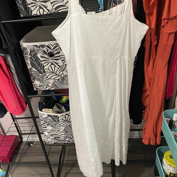 White tea length NWT Gap Lacey button down dress - Picture 3 of 5